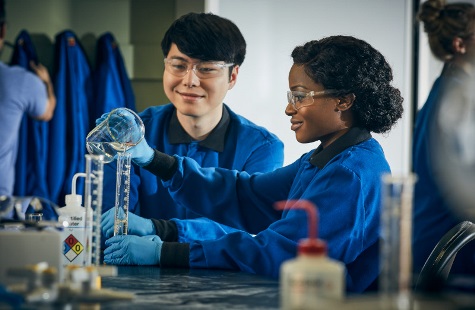 2 Lab technicians wearing Cintas Uniforms | Cintas