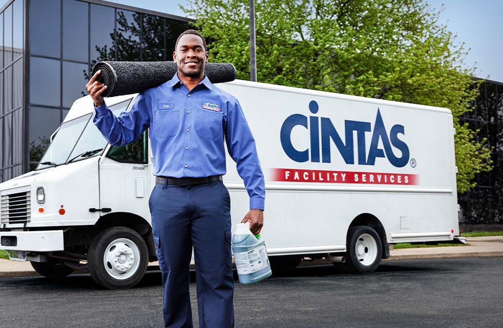 cintas service representative with rental mat