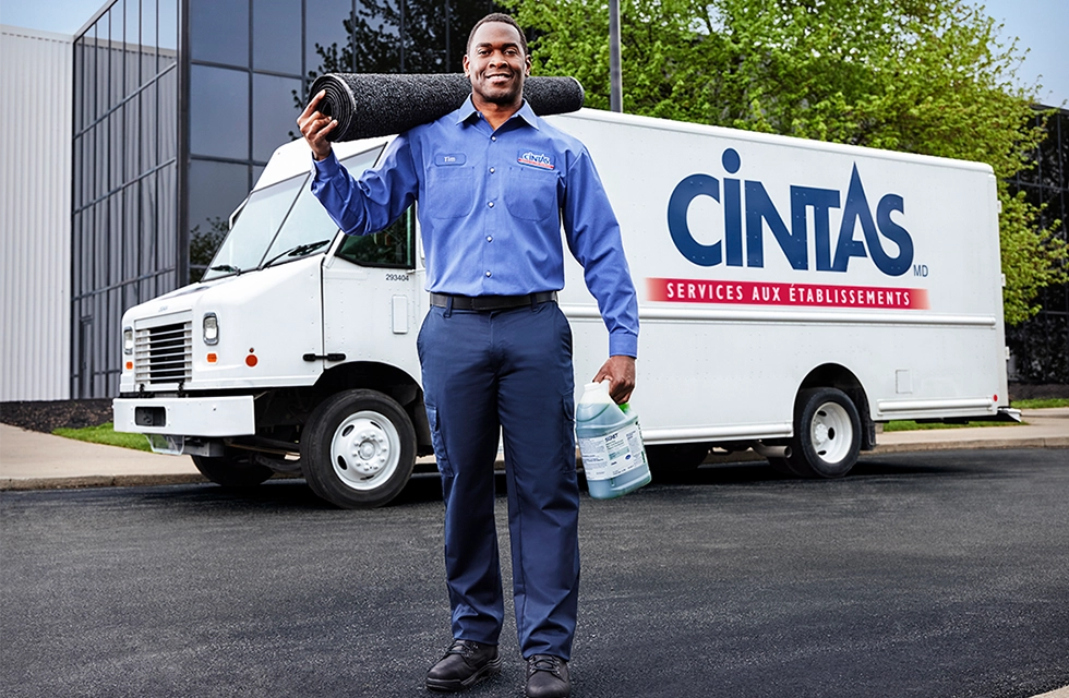 cintas service representative with rental mat